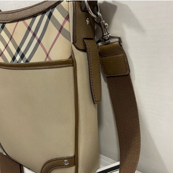 Authentic, Burberry Shoulder/Crossbody with COA (certificate of authentication) - Picture 4 of 15